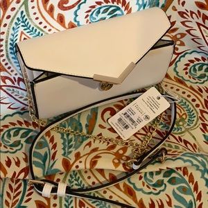 {NWT} URBAN EXPRESSIONS Crossbody (WHI/Gold Chain)